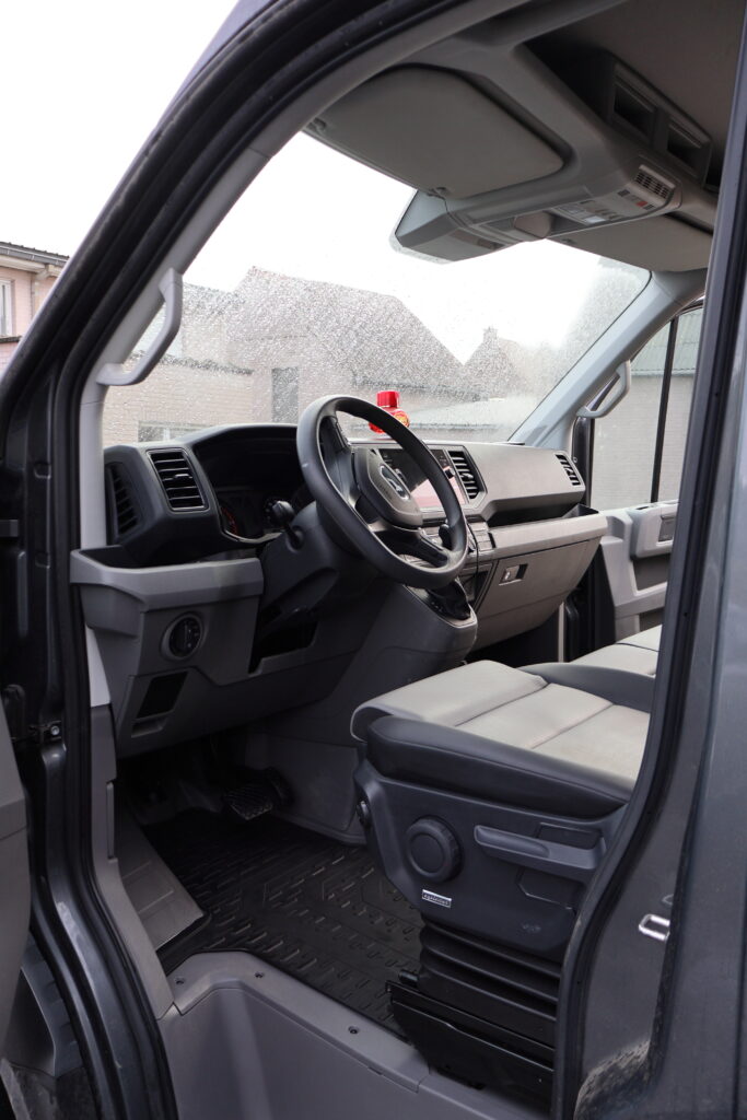 interieur bedrijfswagen na dieptereiniging – propere cabine en instapzones
