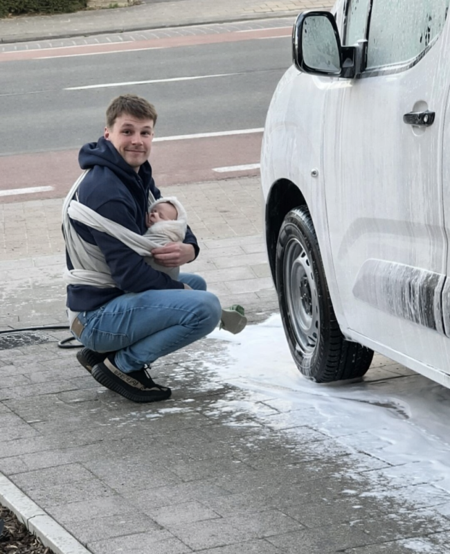 Louna_tekst camionette weg